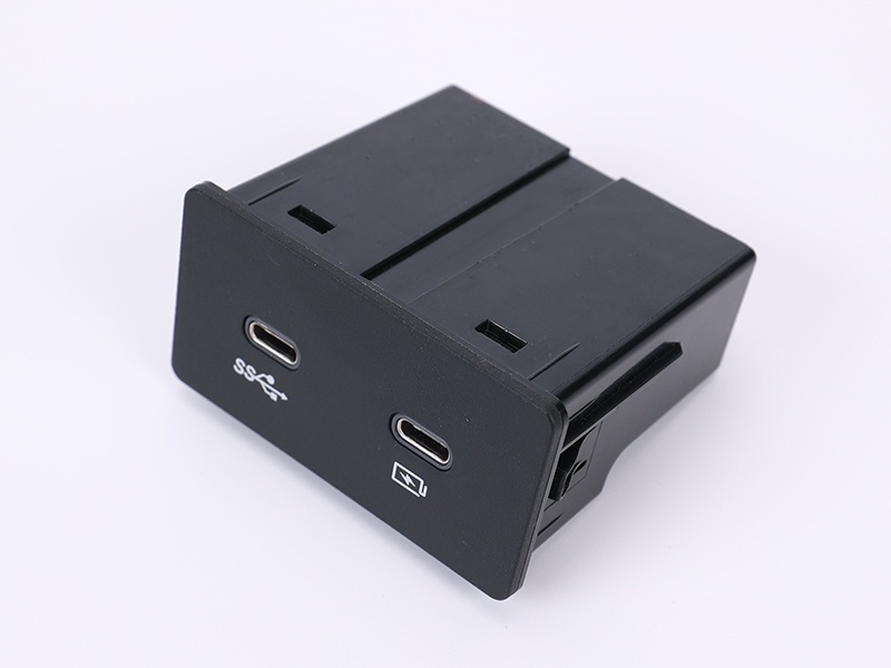 車載高速數(shù)據(jù)傳輸18W充電USB盒